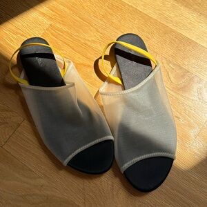 The row mesh flats size 40. Worn once